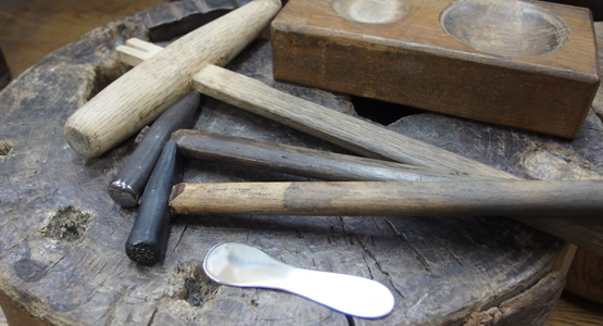 東京の伝統工芸 東京銀器 ワークショップ