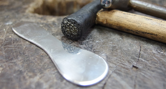 東京の伝統工芸 東京銀器 制作体験